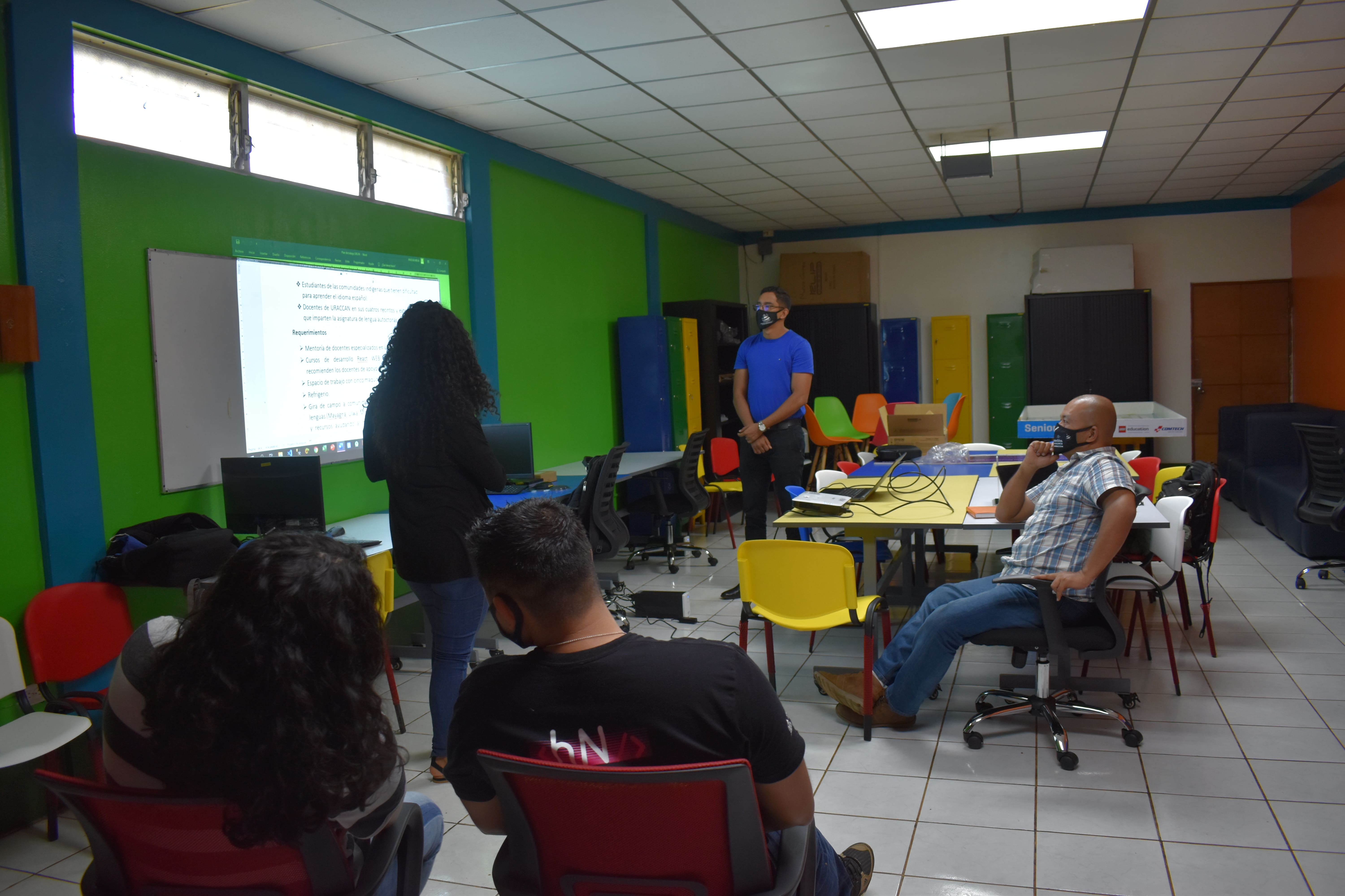 Reunión con estudiantes de URACCAN recinto Nueva Guinea, creadores de aplicación SIRLY