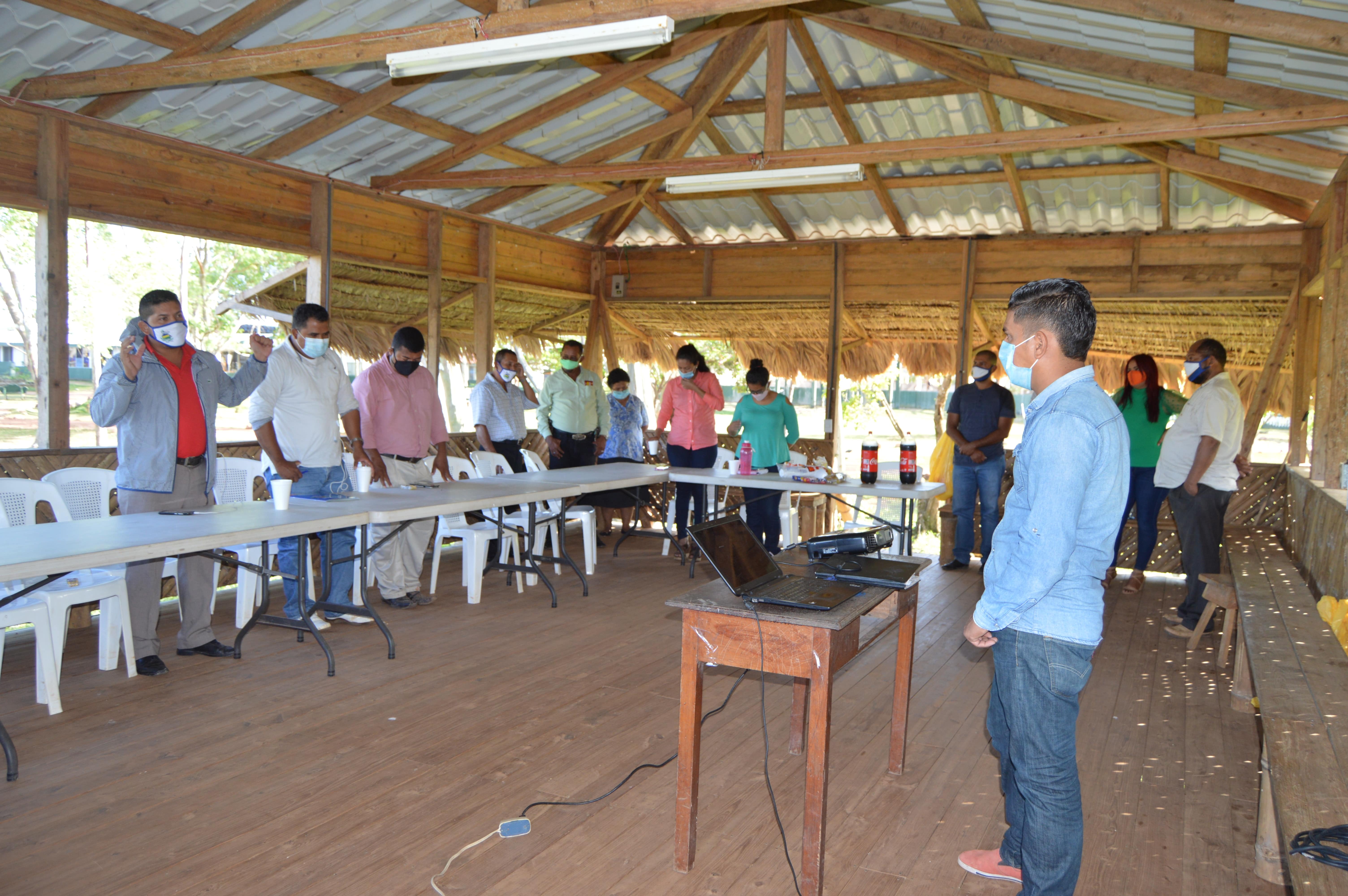 Reunión informativa del gremio docente en URACCAN recinto Bilwi