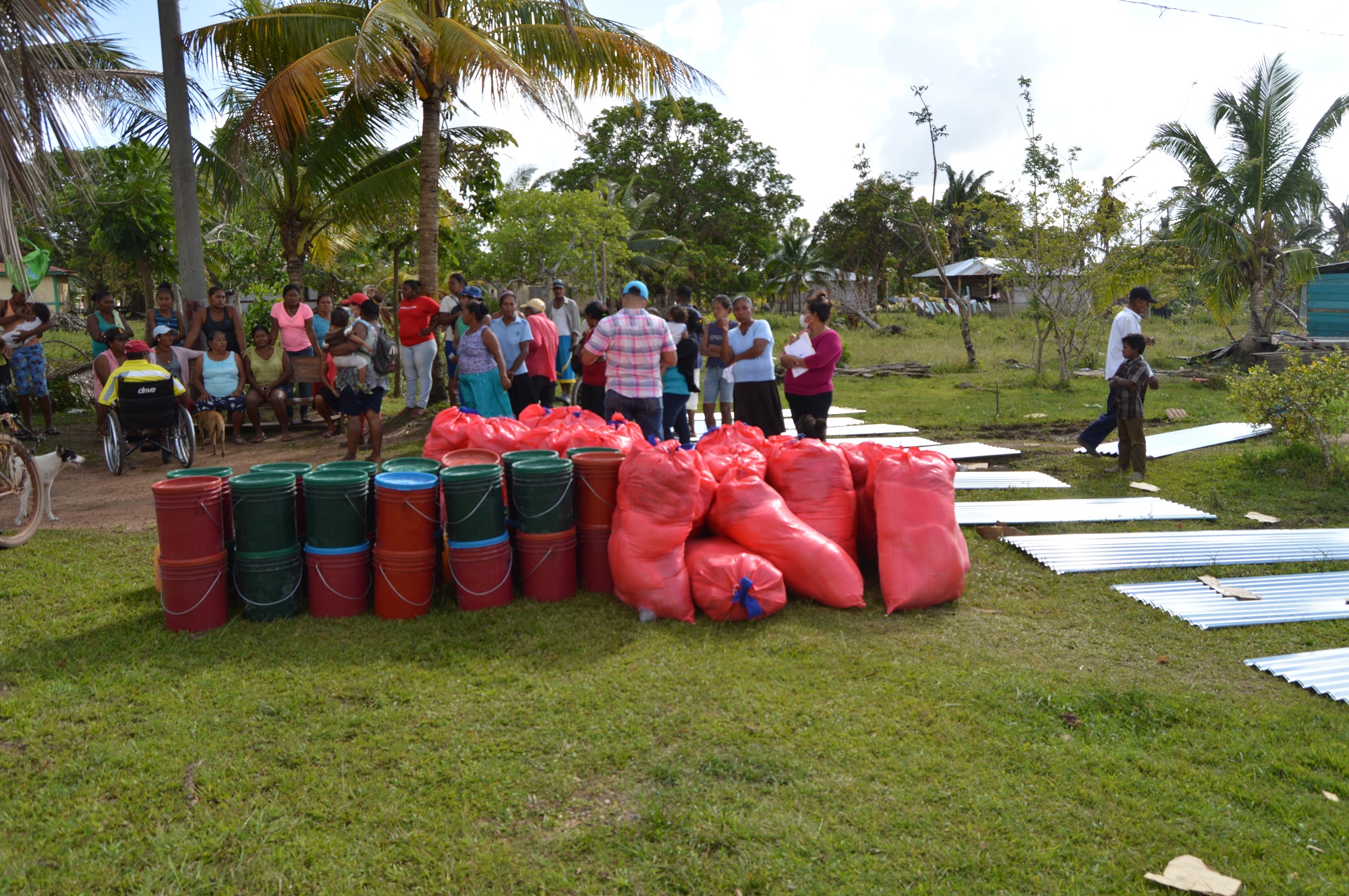 Entrega de ayuda humanitaria a familias de la comunidad de Kamla, Puerto Cabezas