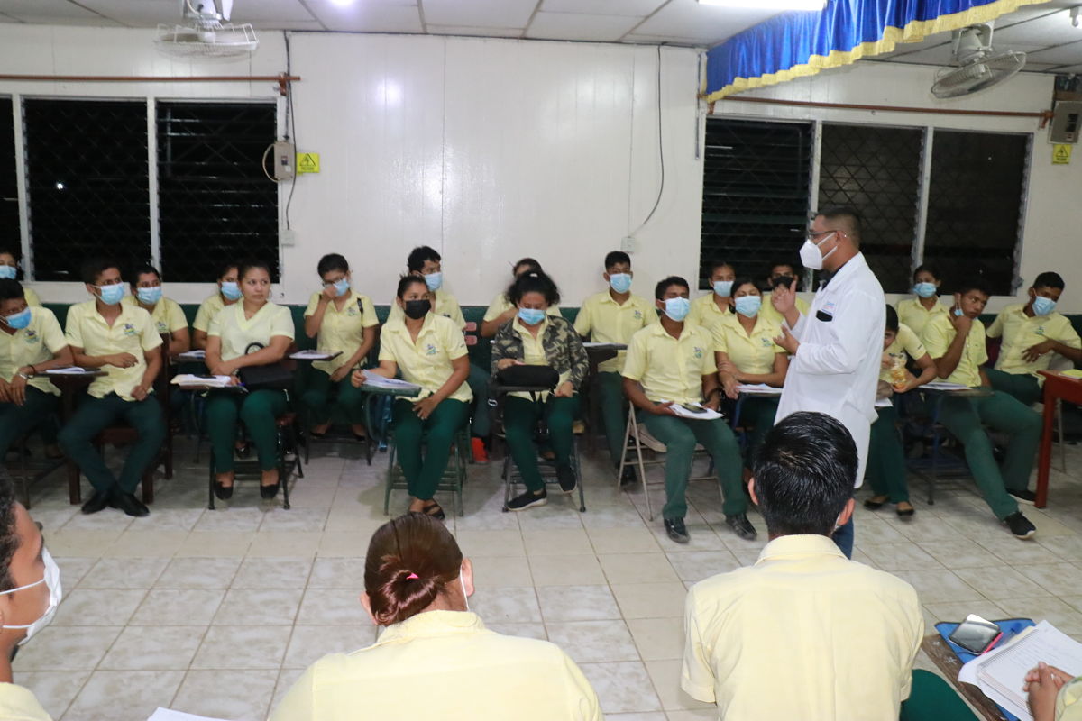 Capacitación a estudiantes de Enfermería Intercultural de URACCAN recinto Las Minas