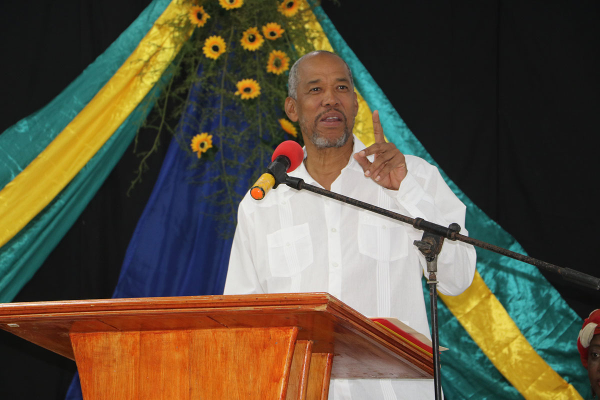 Johnny Hodgson, delegado de la presidencia de la Región Autónoma Costa Caribe Sur, durante su mensaje. 