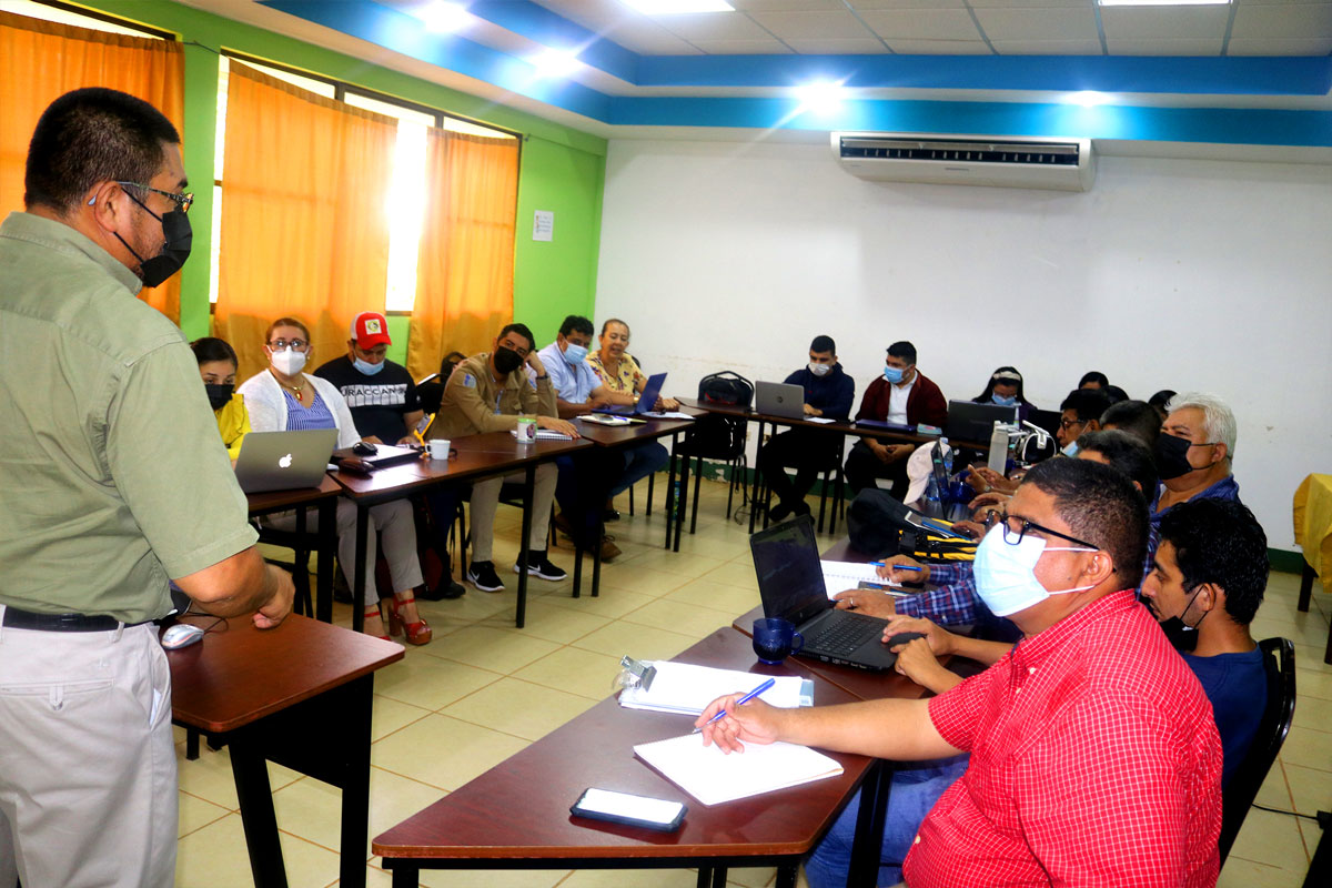 Curso de Investigación de formación a tutores y jurados en URACCAN recinto Nueva Guinea