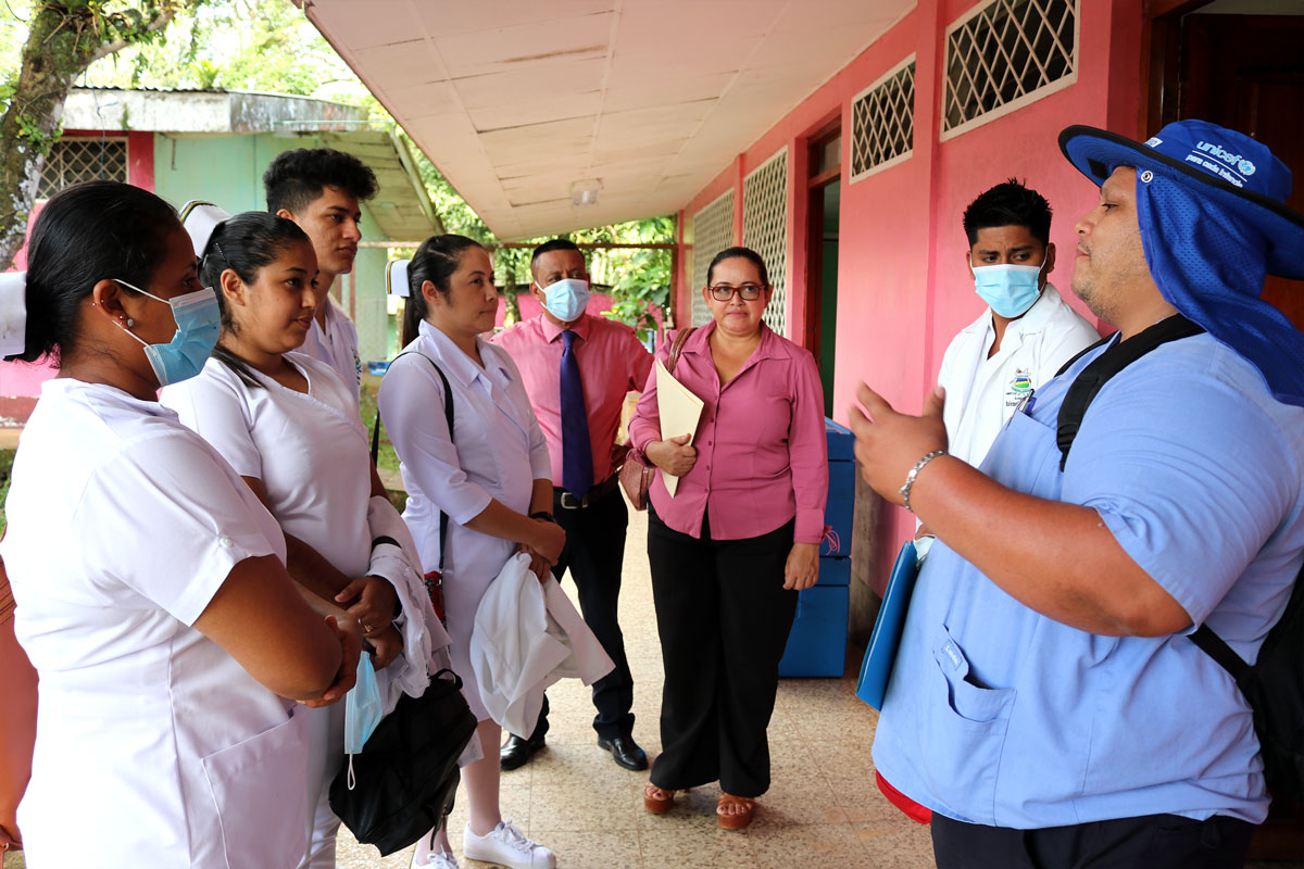Estudiantes del quinto año de la licenciatura en Enfermería Intercultural con mención en Epidemiología entregados al Silais de Zelaya Central y Chontales para realizar sus prácticas