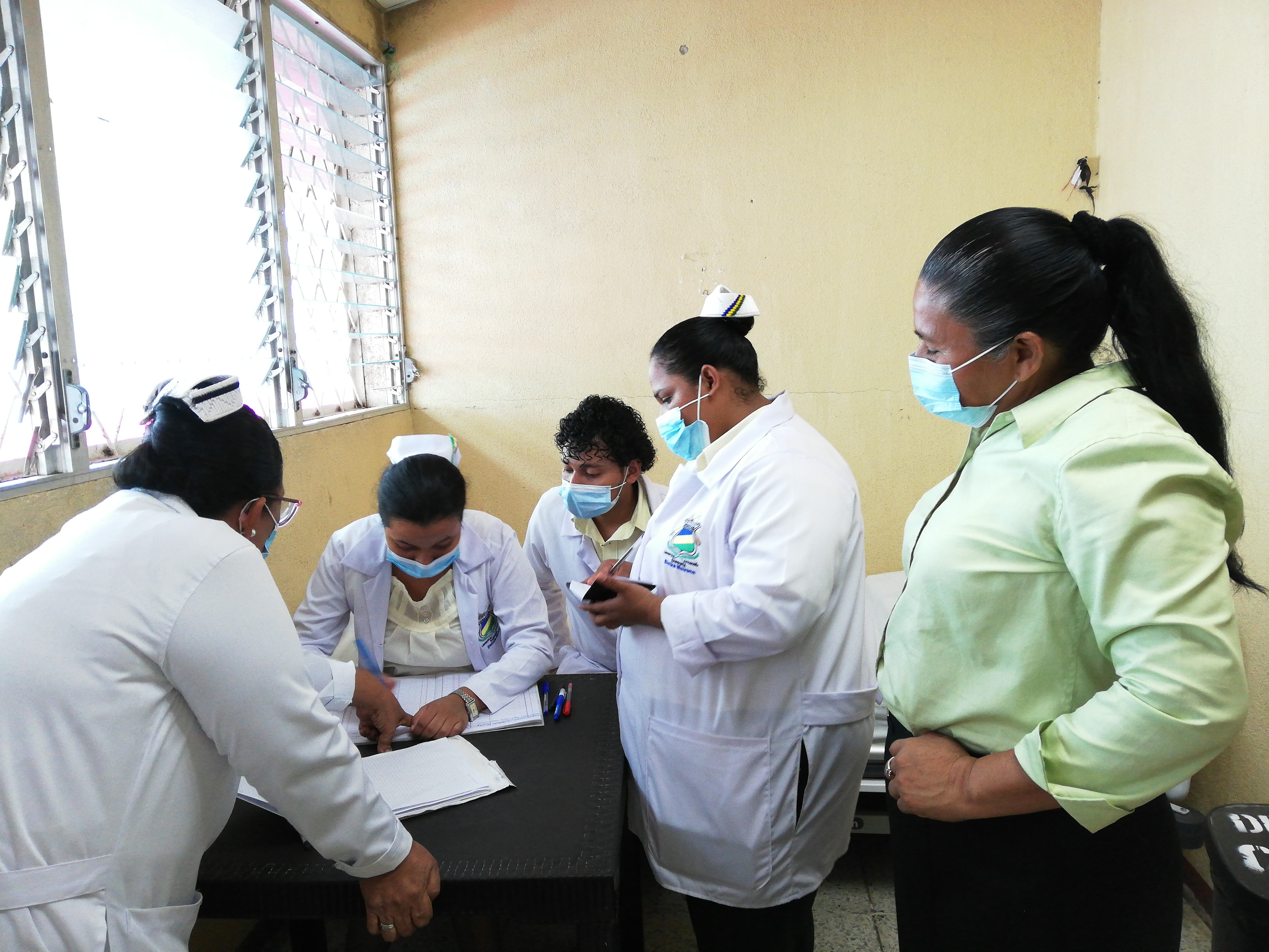 Estudiantes de Enfermería Intercultural realizan prácticas de familiarización en Hospital de Rosita