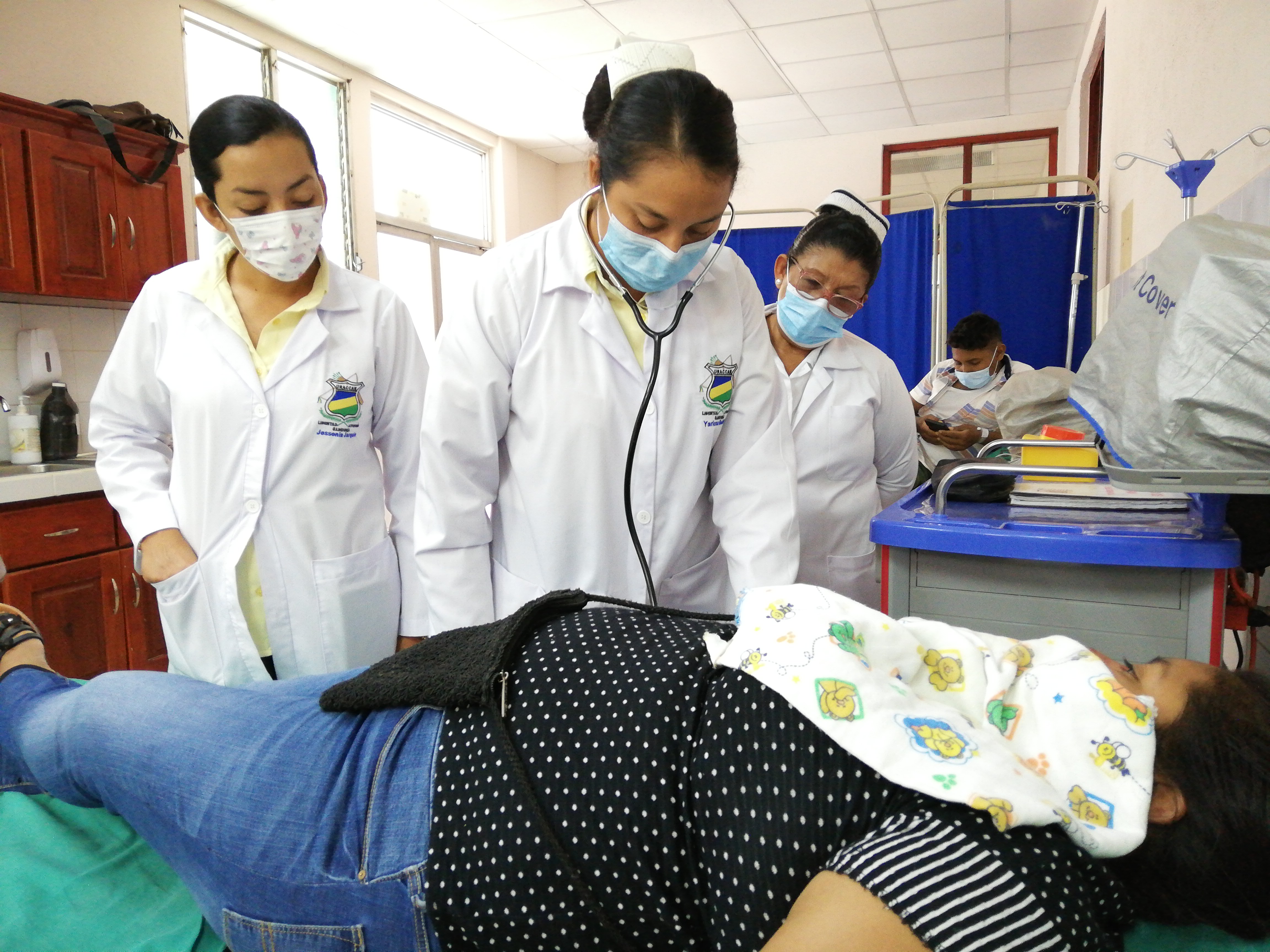 Estudiantes de Enfermería Intercultural realizan prácticas de familiarización en Hospital de Rosita