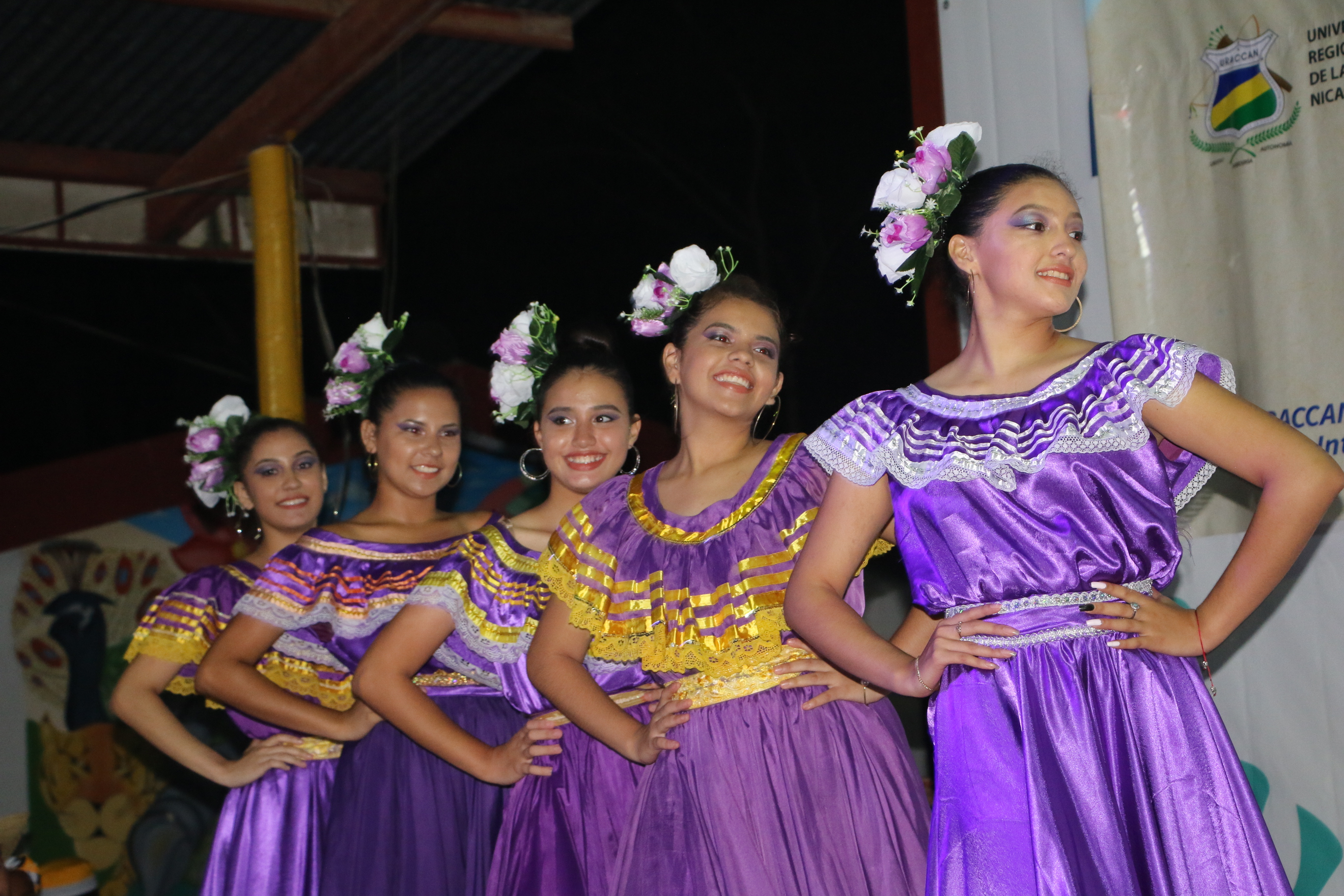 Bailes durante el Festival de Arte y Cultura