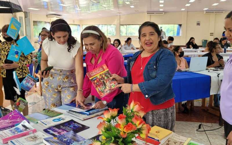 En honor al Día Nacional del Bibliotecario y Bibliotecaria Nicaragüense, se realizó el XLI Encuentro del Sistema de Bibliotecas Universitarias de Nicaragua (SIBIUN)