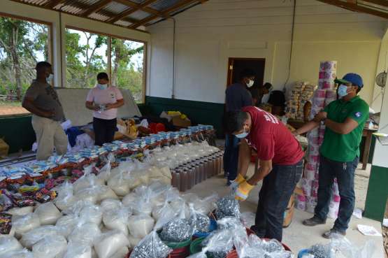 Delivery of roof plans and food products to vulnerable families in Kamla