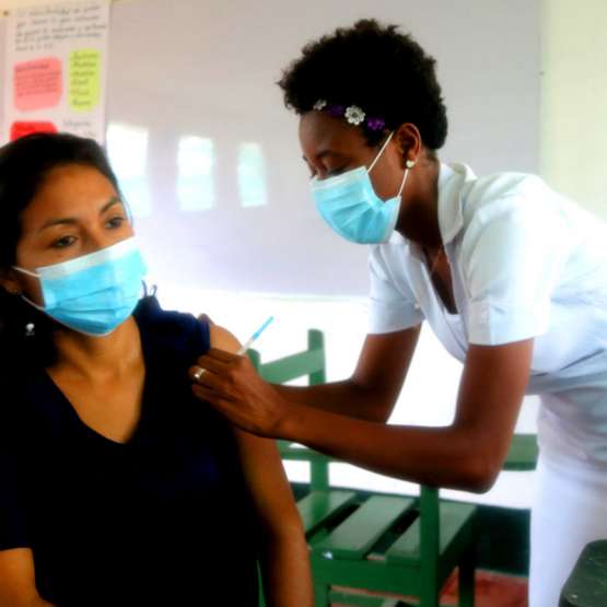 Jornada de vacunación contra el COVID-19 en URACCAN recinto Bluefields