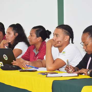 Representantes estudiantiles en el Consejo Universitario de Recinto.